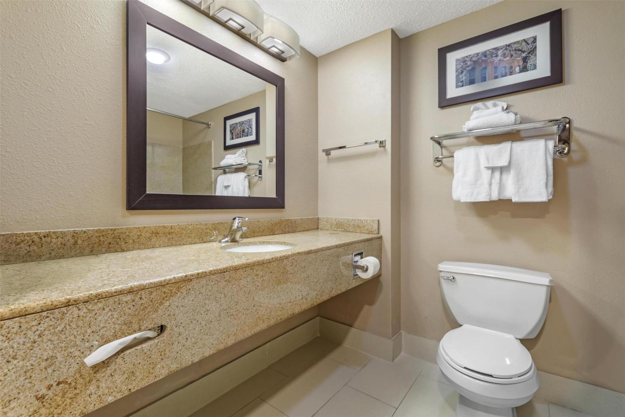 Best Western Chesapeake Bay North Inn Норт-Ист Экстерьер фото